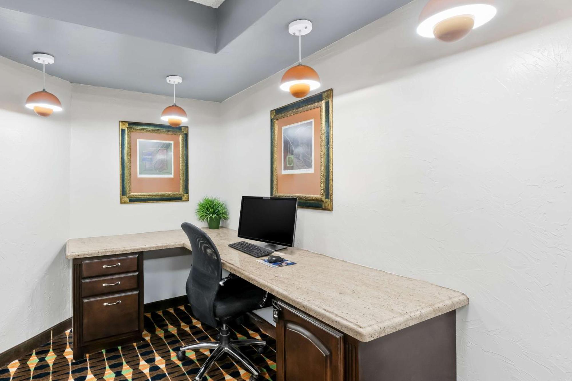 Surestay Plus Hotel By Best Western Lubbock Medical Center Exteriér fotografie